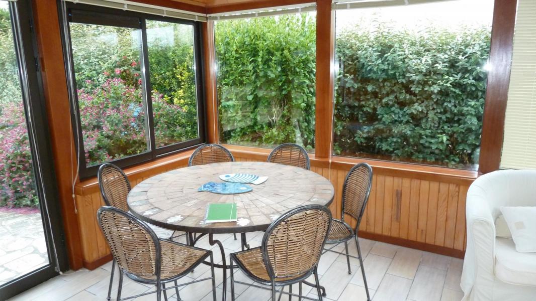 Veranda cote table
